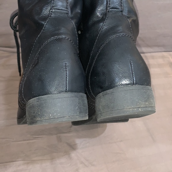 Boots - Picture 6 of 10